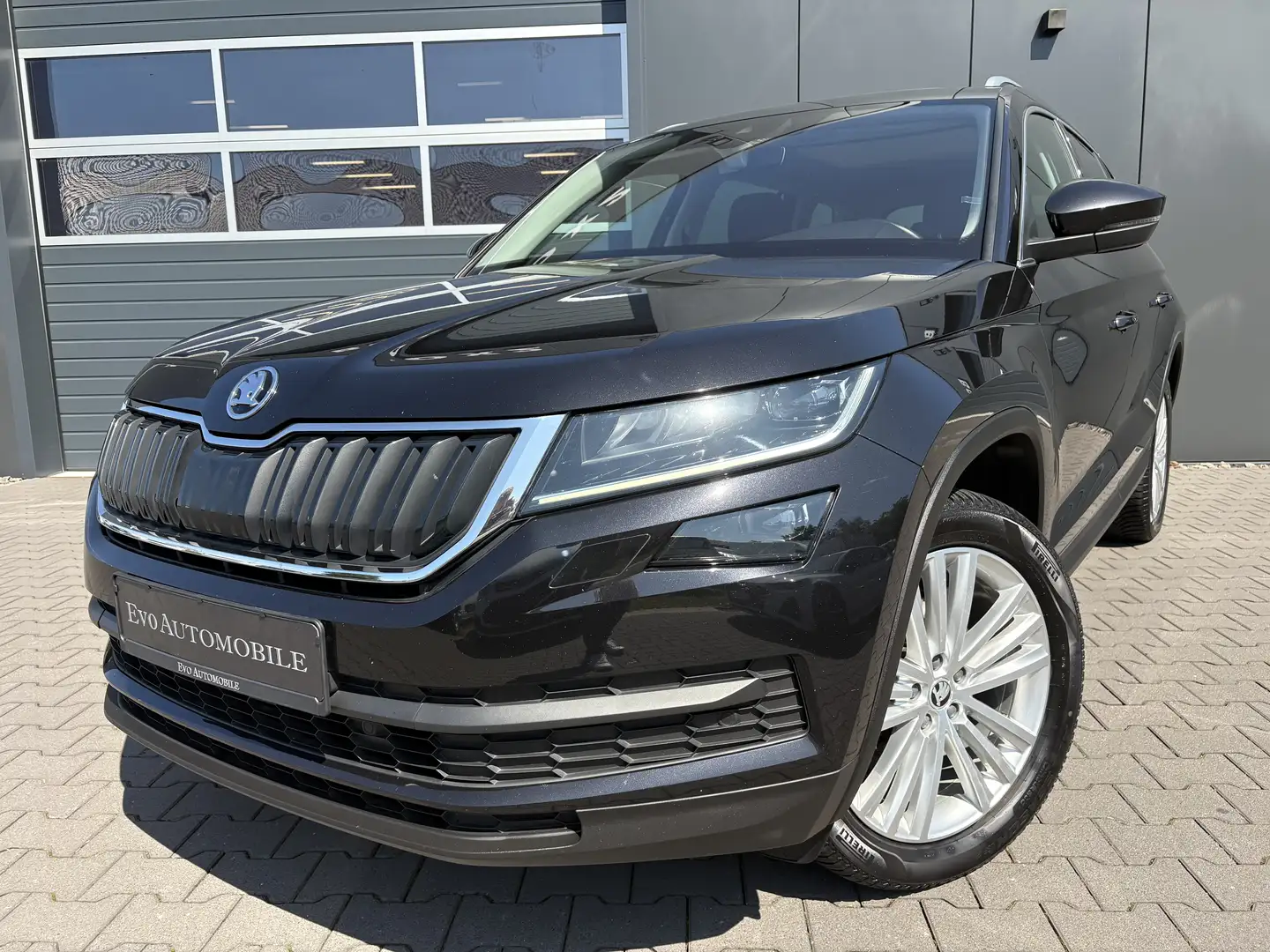 Skoda Kodiaq Style Navi Kamera Pano DSG PDC LED ACC Schwarz - 1