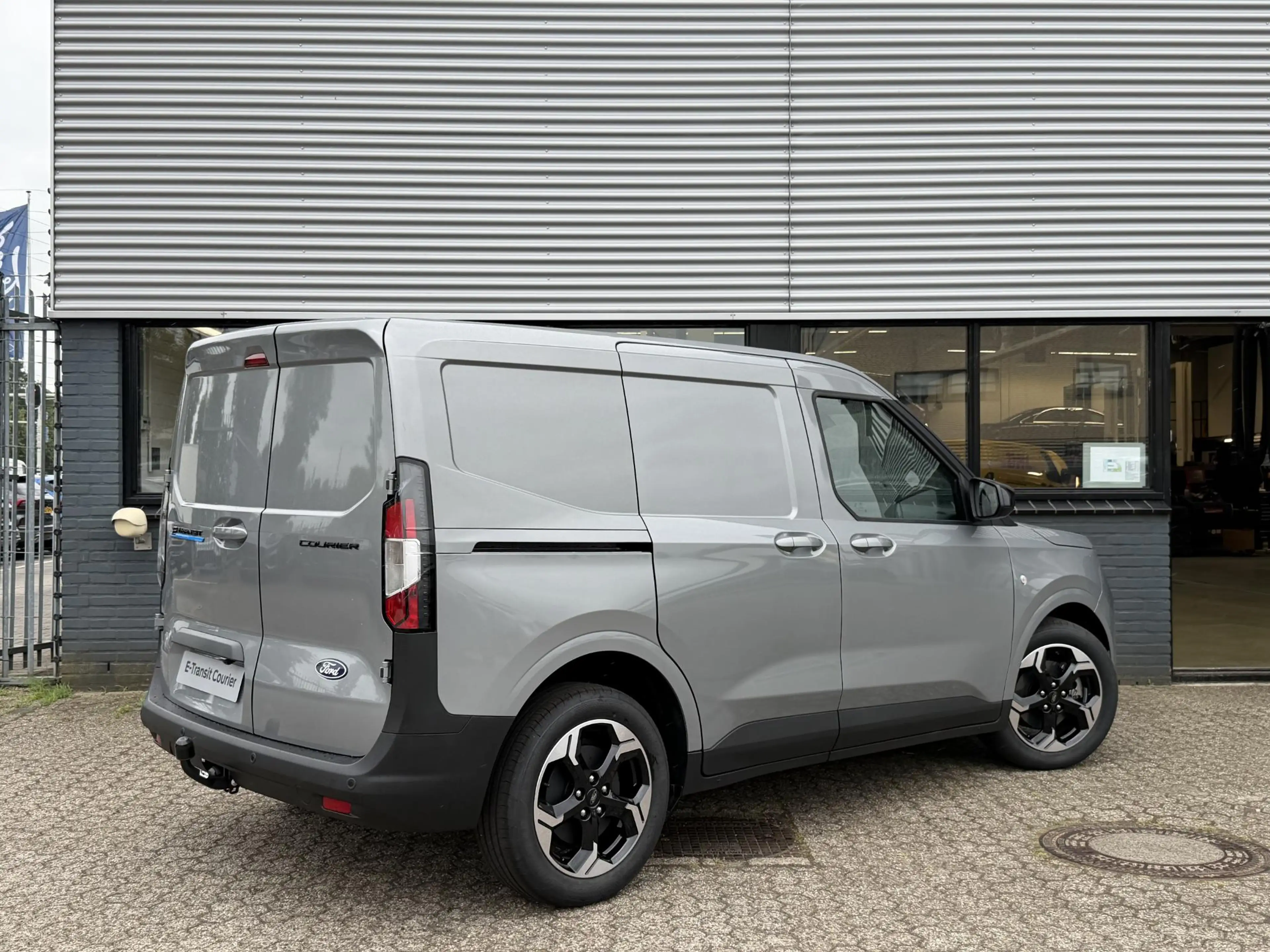 Ford Transit Courier E-Transit Limited 46 kWh | Driver Assistance Pack — photo 2