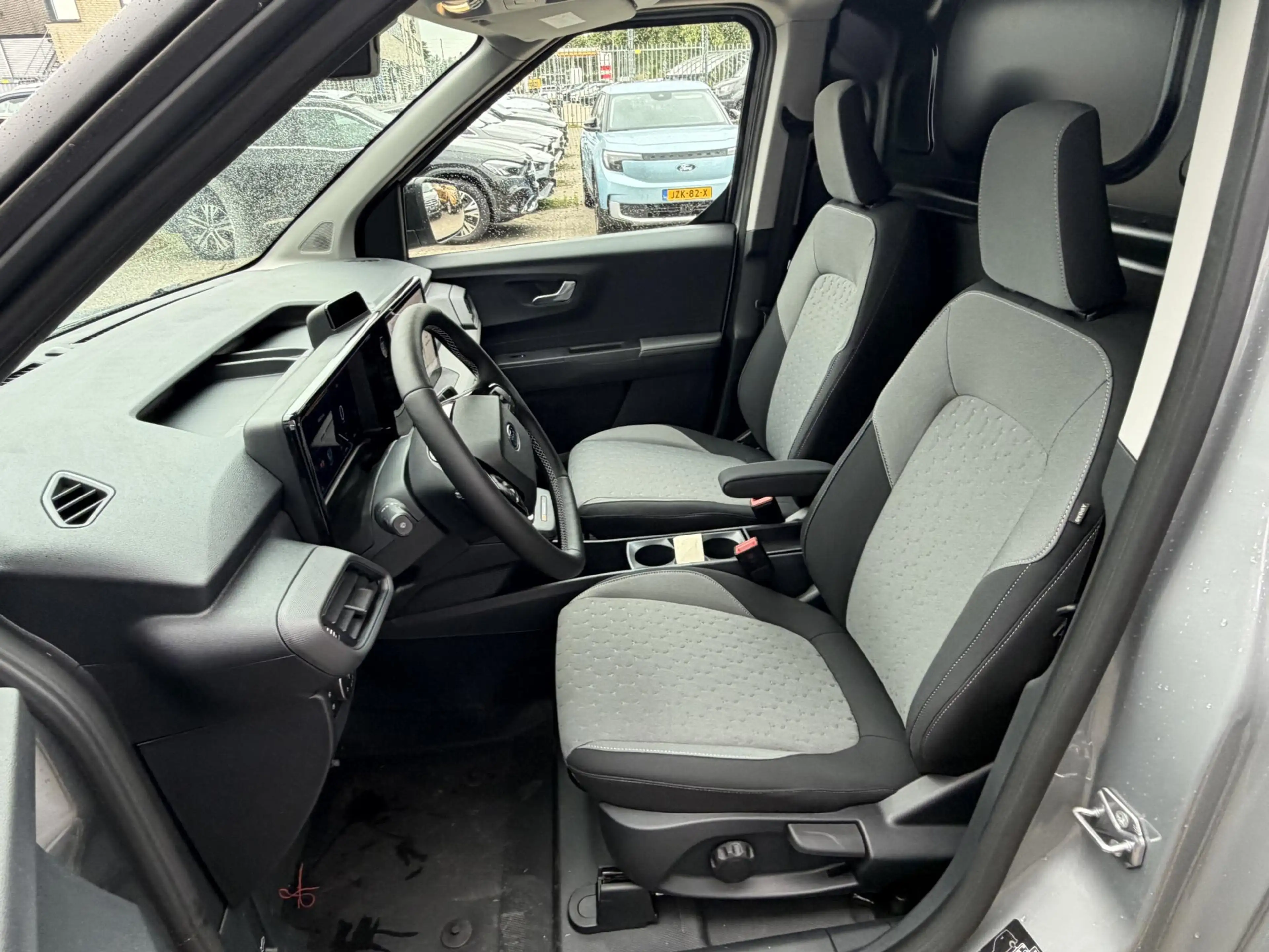 Ford Transit Courier E-Transit Limited 46 kWh | Driver Assistance Pack — photo 5