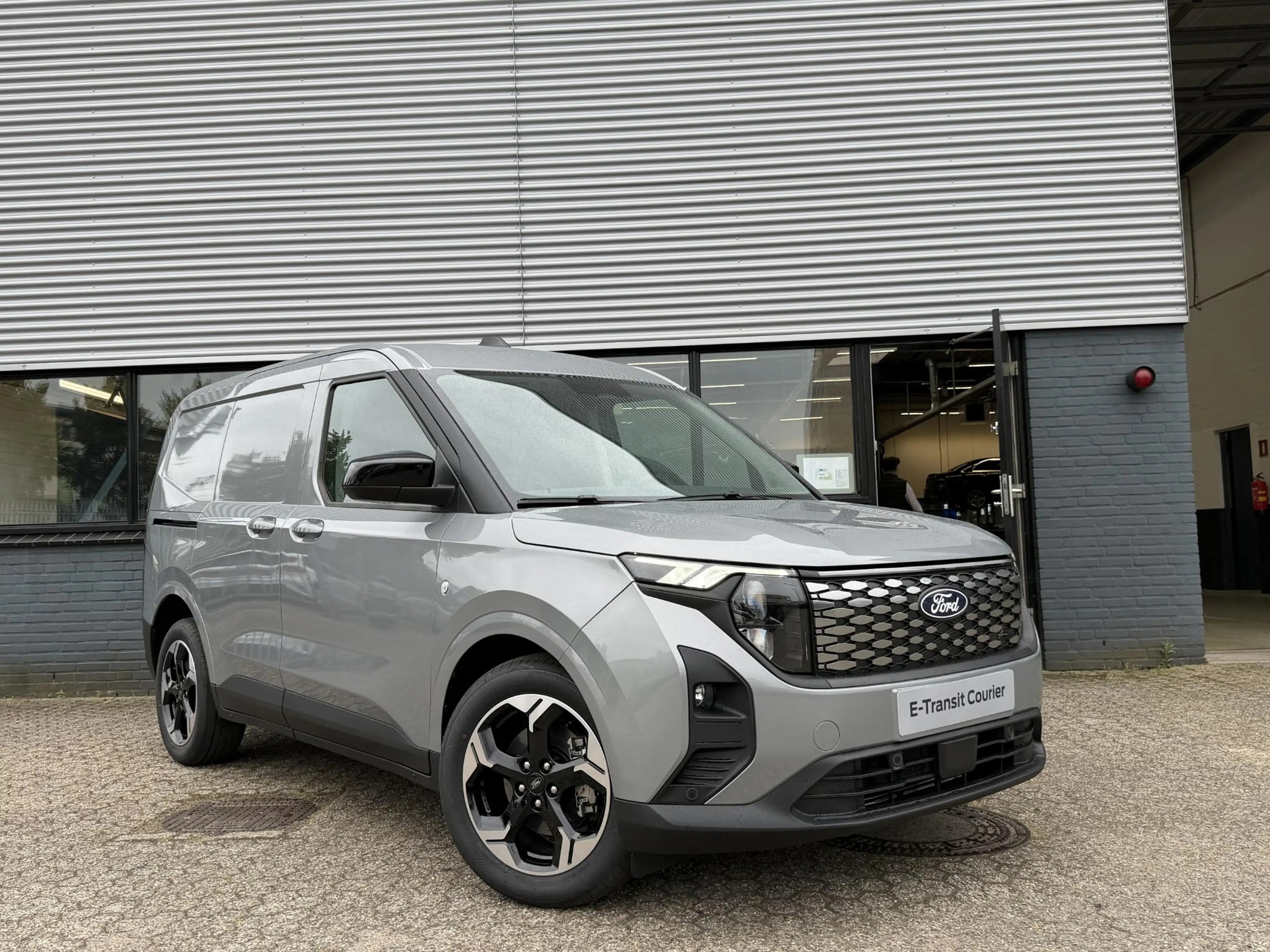 Ford Transit Courier E-Transit Limited 46 kWh | Driver Assistance Pack — photo 3