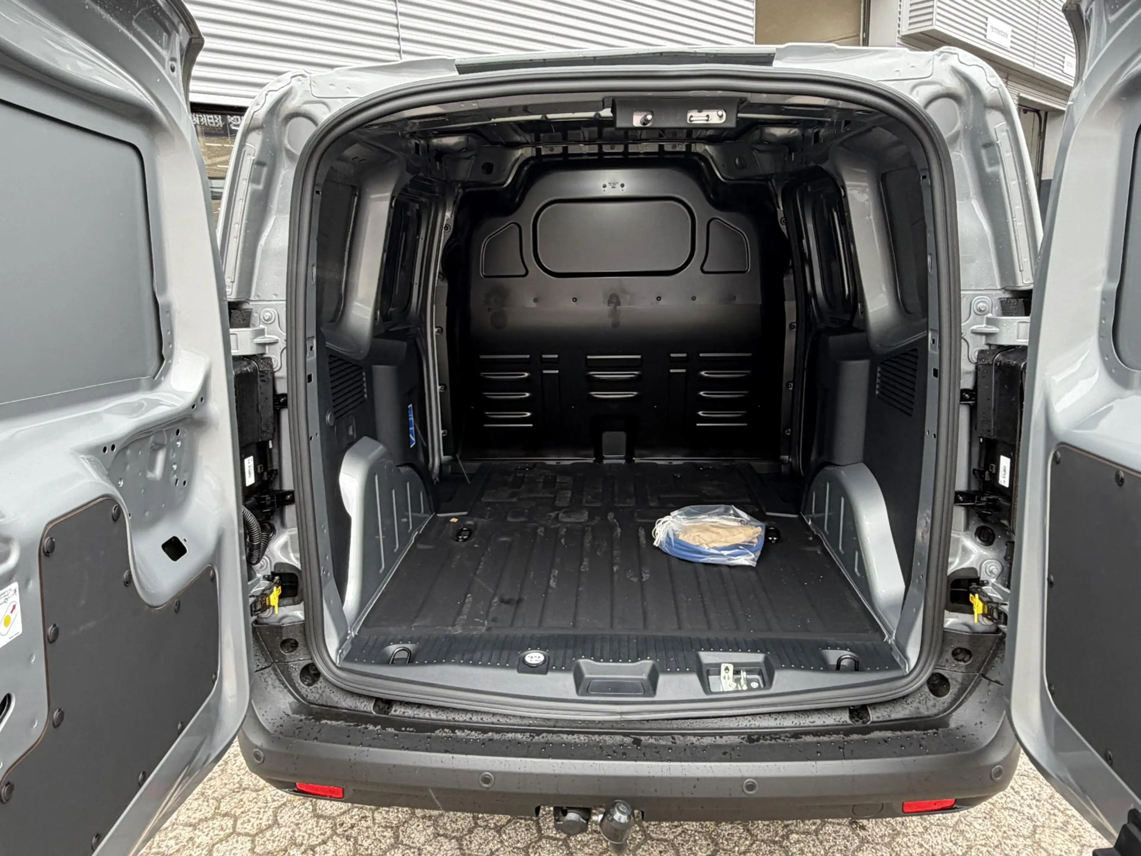 Ford Transit Courier E-Transit Limited 46 kWh | Driver Assistance Pack — photo 6