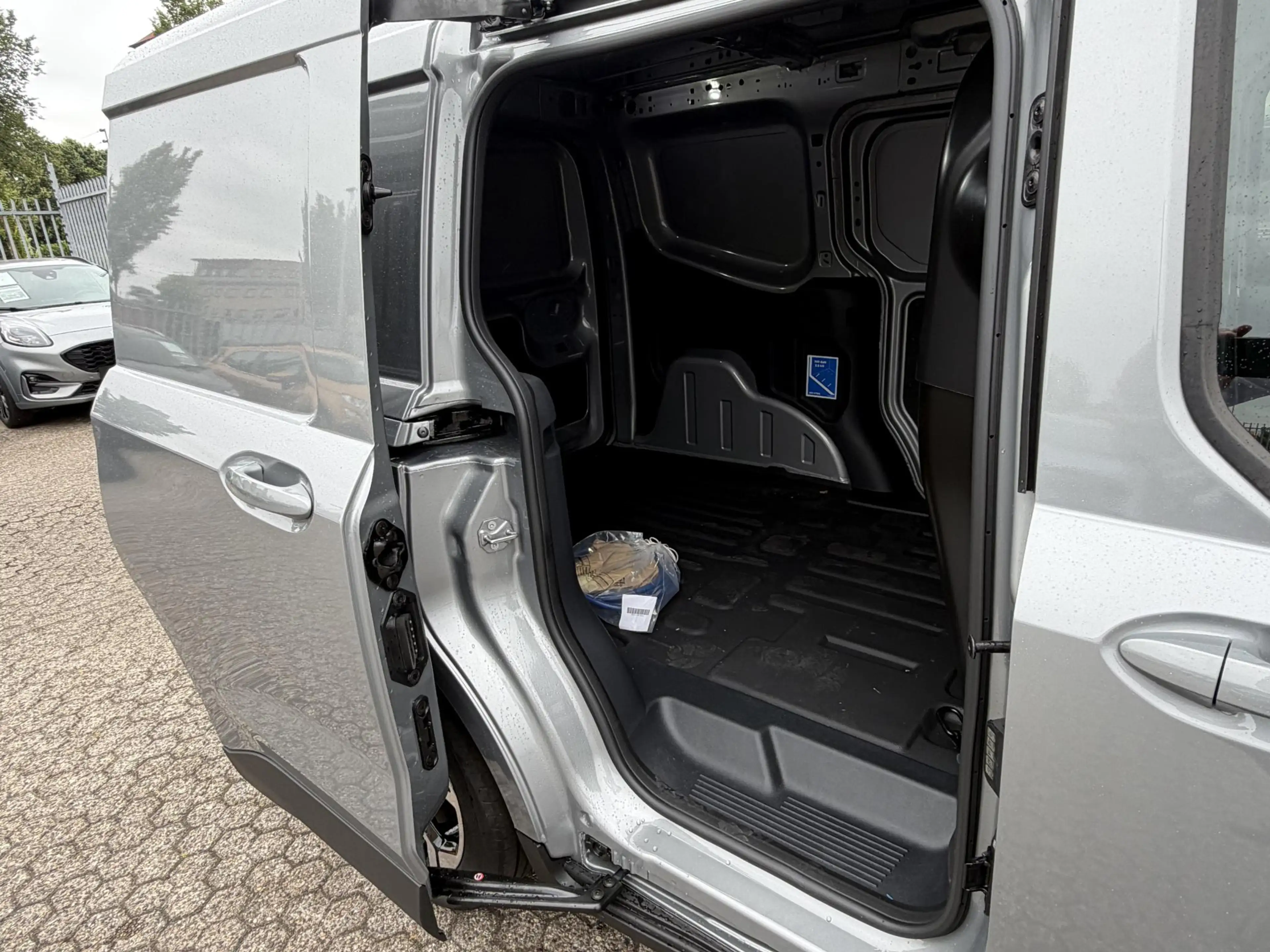 Ford Transit Courier E-Transit Limited 46 kWh | Driver Assistance Pack — photo 7