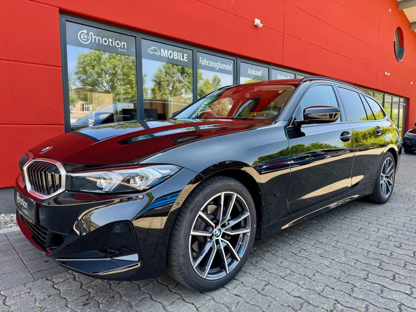 BMW 318 i Touring Steptronic*DAB*ParkAssist+*facelift Zwart - 1