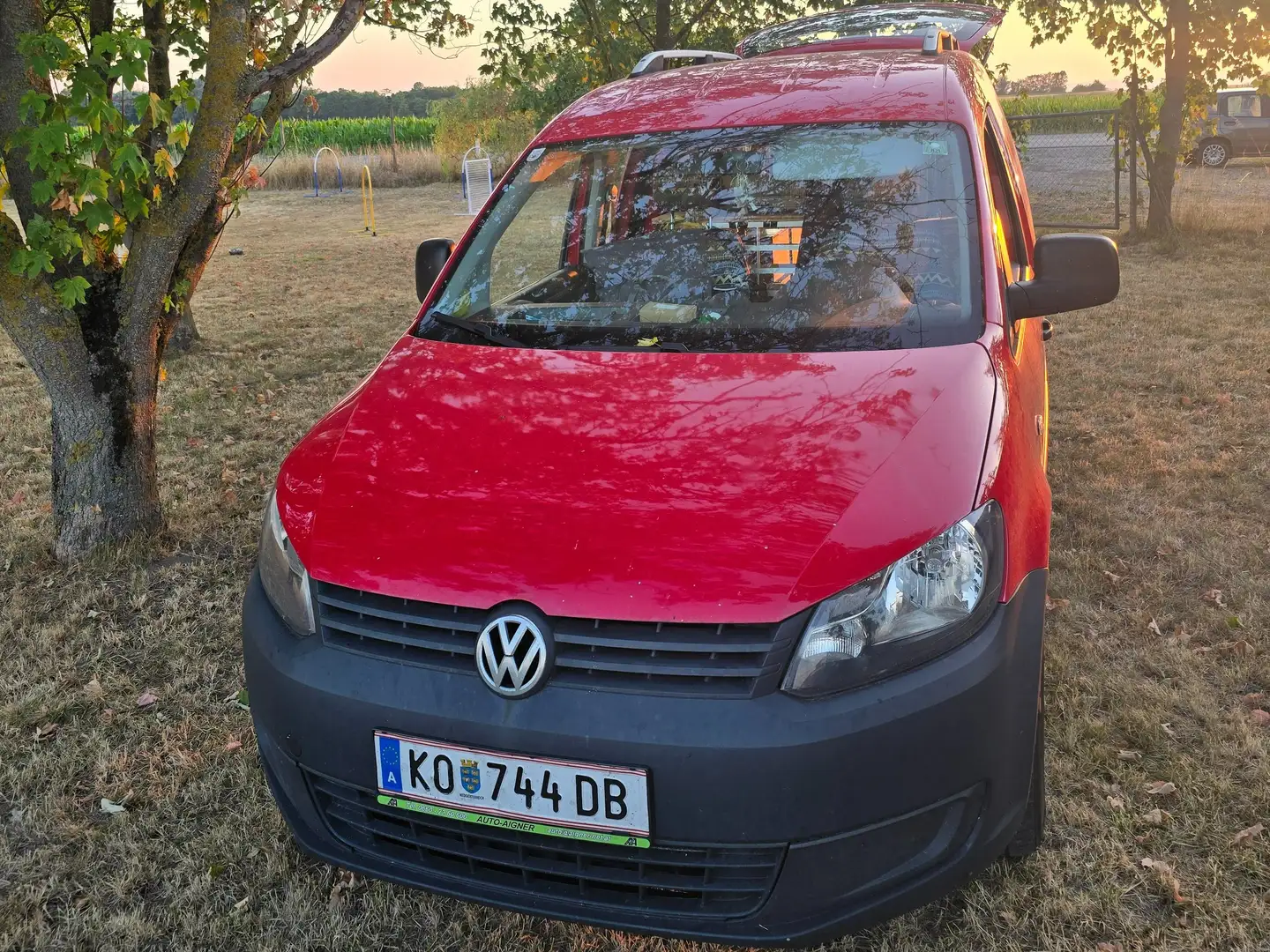 Volkswagen Caddy Caddy Kombi Tramper 1,6 TDI DPF Tramper Rot - 1