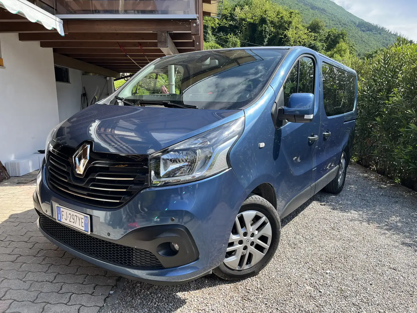 Renault Trafic 1.6 Tdci Energy 145cv 8 POSTI Passenger - 1
