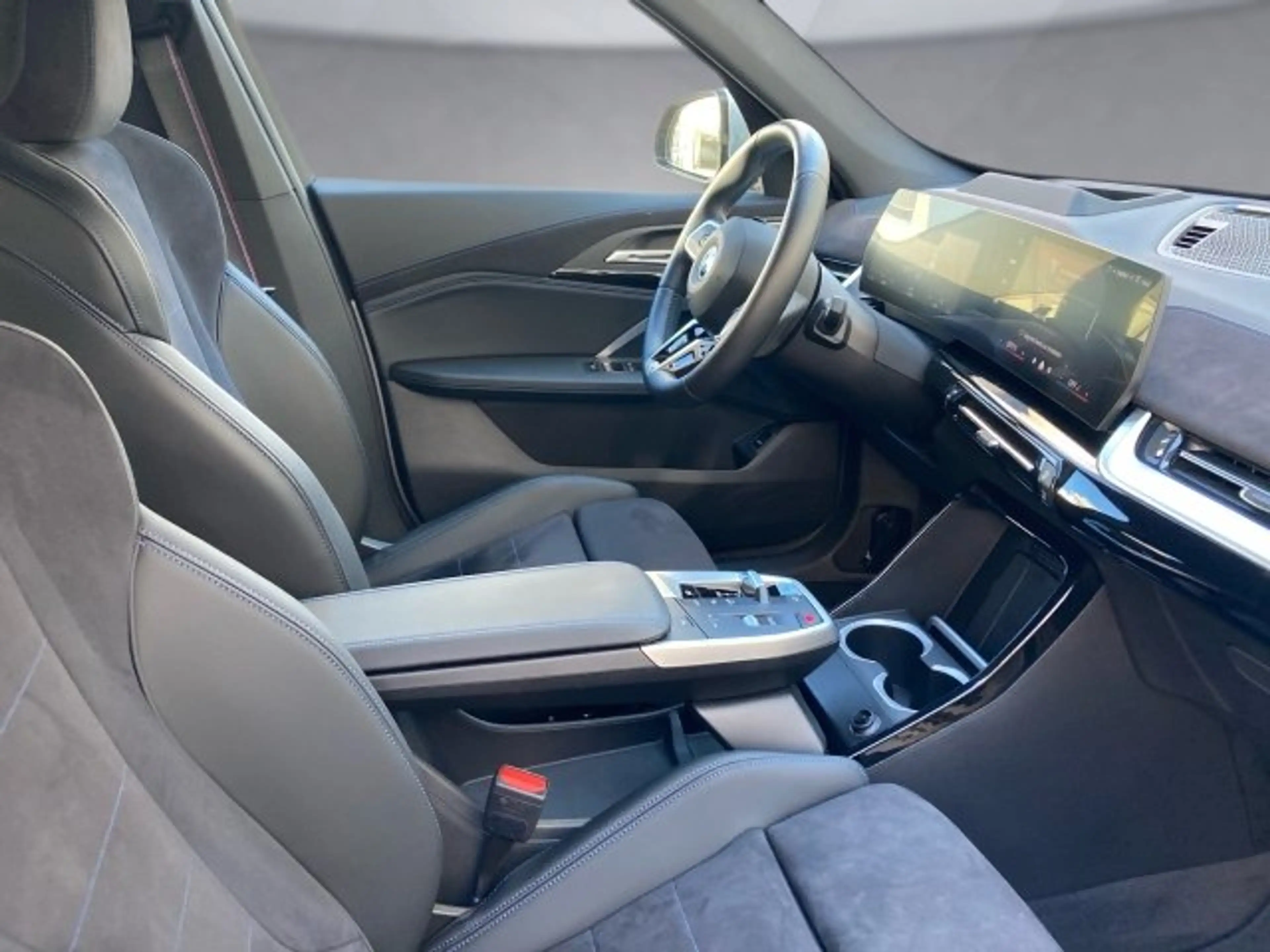 BMW iX1 eDrive20 U11 HB0 — photo 9