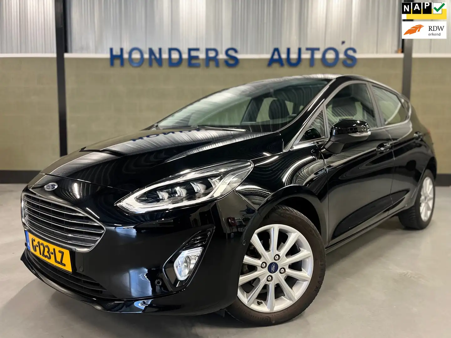 Ford Fiesta 1.0 EcoBoost Titanium AUT I CARPLAY I 1E EIG I NAV Noir - 1
