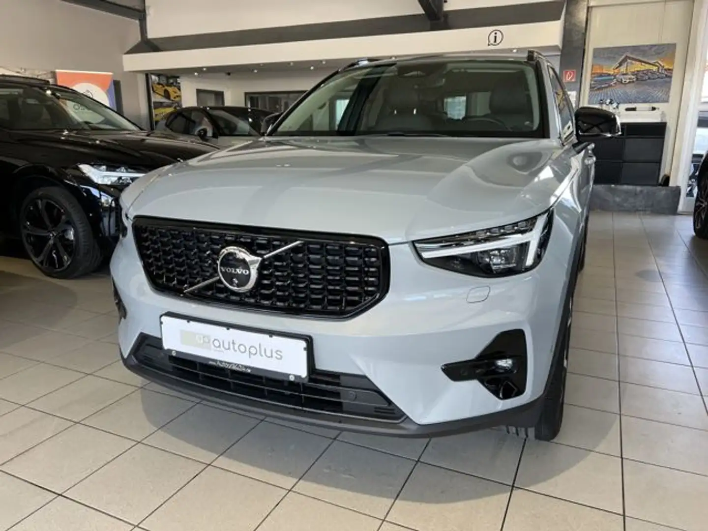 Volvo XC40 B3 Plus Dark BLIS Leder Kamera Pixel-LED Grau - 2