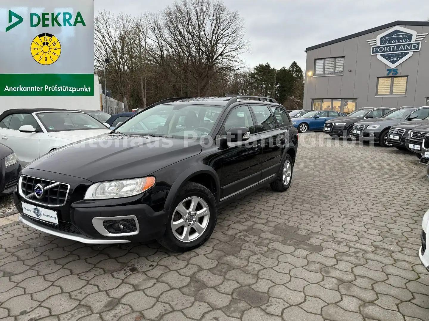 Volvo XC70 2.4 D5 Momentum AWD/1.Hand/S-Heft/S-Dach Noir - 1