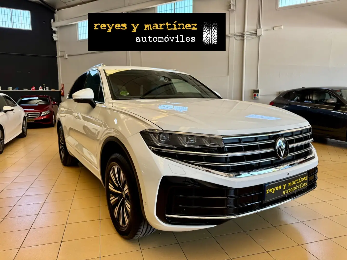 Volkswagen Touareg 3.0TDI V6 Elegance Tiptronic 4M 170kW Blanco - 2