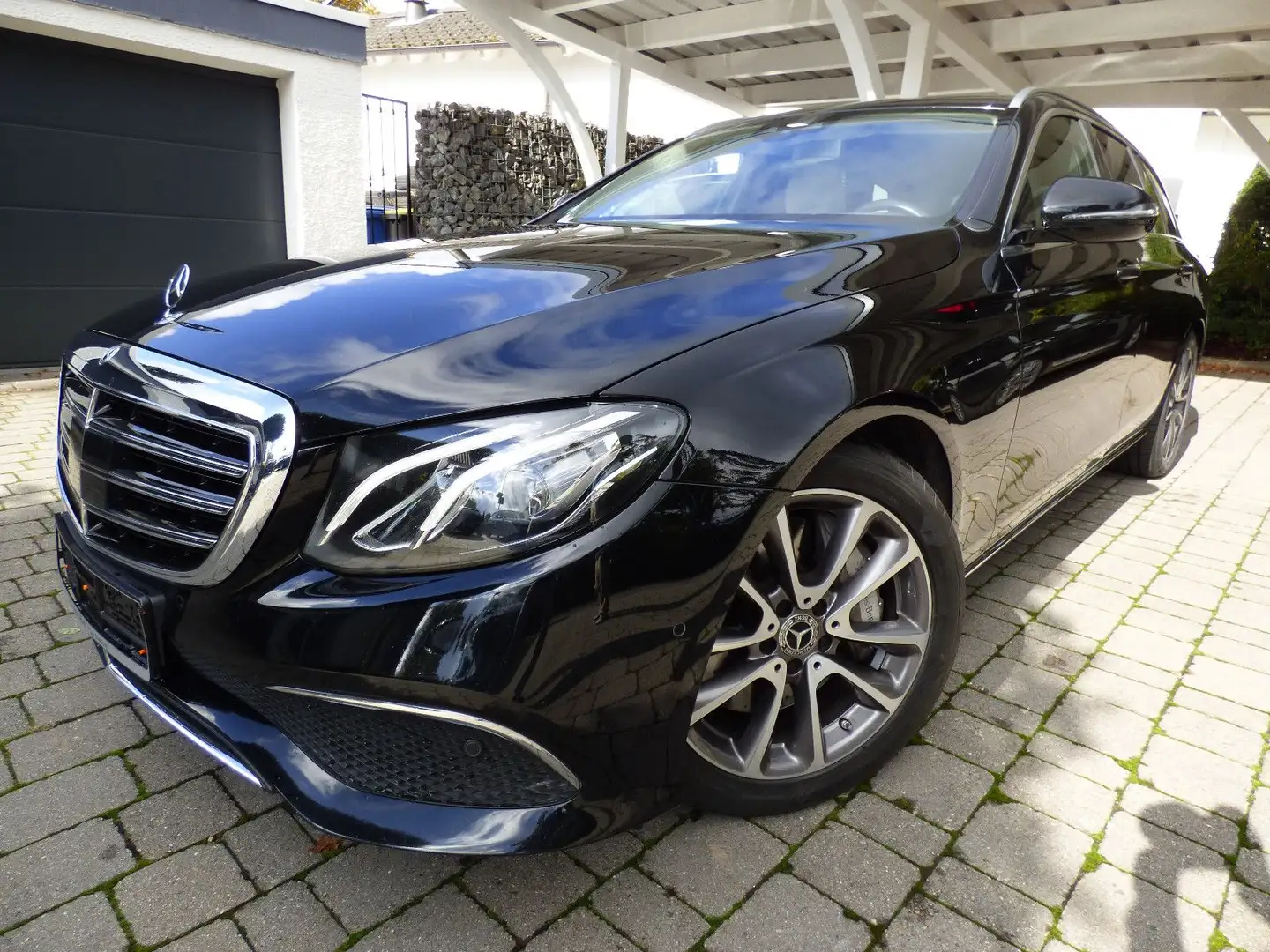 Mercedes-Benz E 350 d Avantgarde *Standheizung*LED*ACC*Kamera* Schwarz - 1