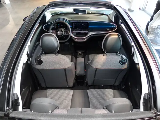 Fiat 500e view 10