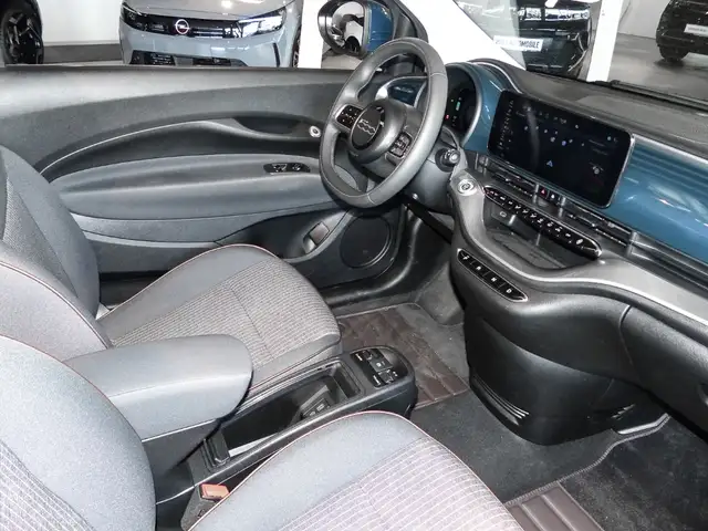 Fiat 500e view 3