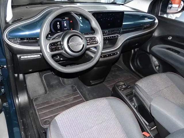 Fiat 500e view 4