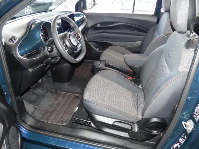 Fiat 500e view 11