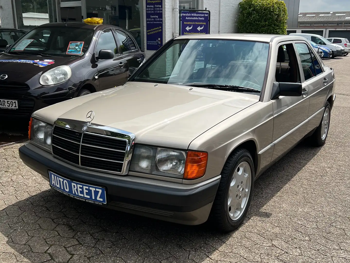 Mercedes-Benz 190 TÜV & Inspektion NEU - Oldtimer - H Zulassung Золотий - 1