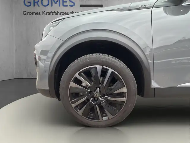 Peugeot 2008 view 11