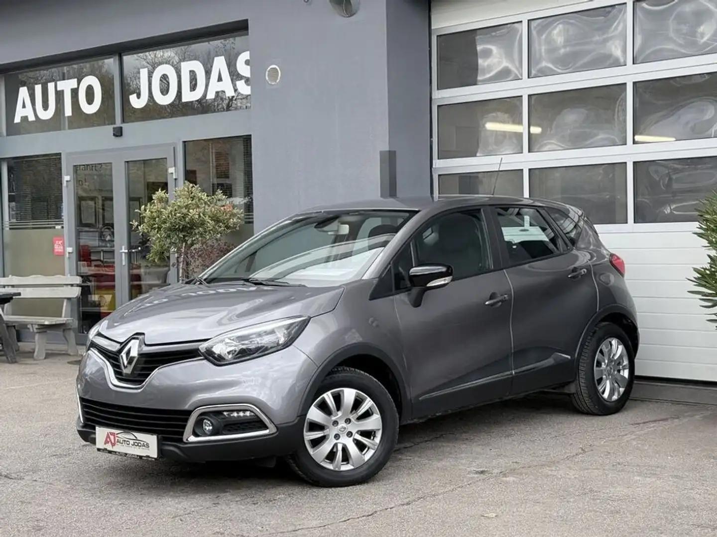 Renault Captur Expression ENERGY TCe 90 **Navi/Kamera** Grau - 2