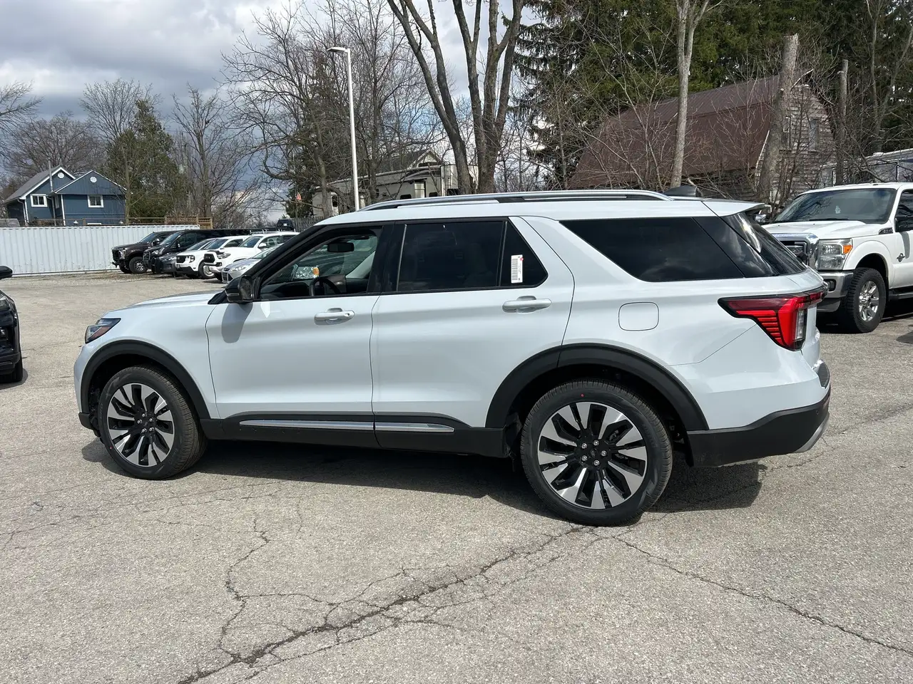 Ford Explorer снимка Ford Explorer