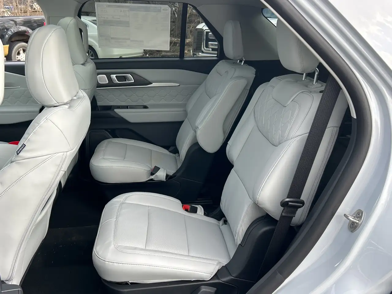 Ford Explorer снимка Ford Explorer