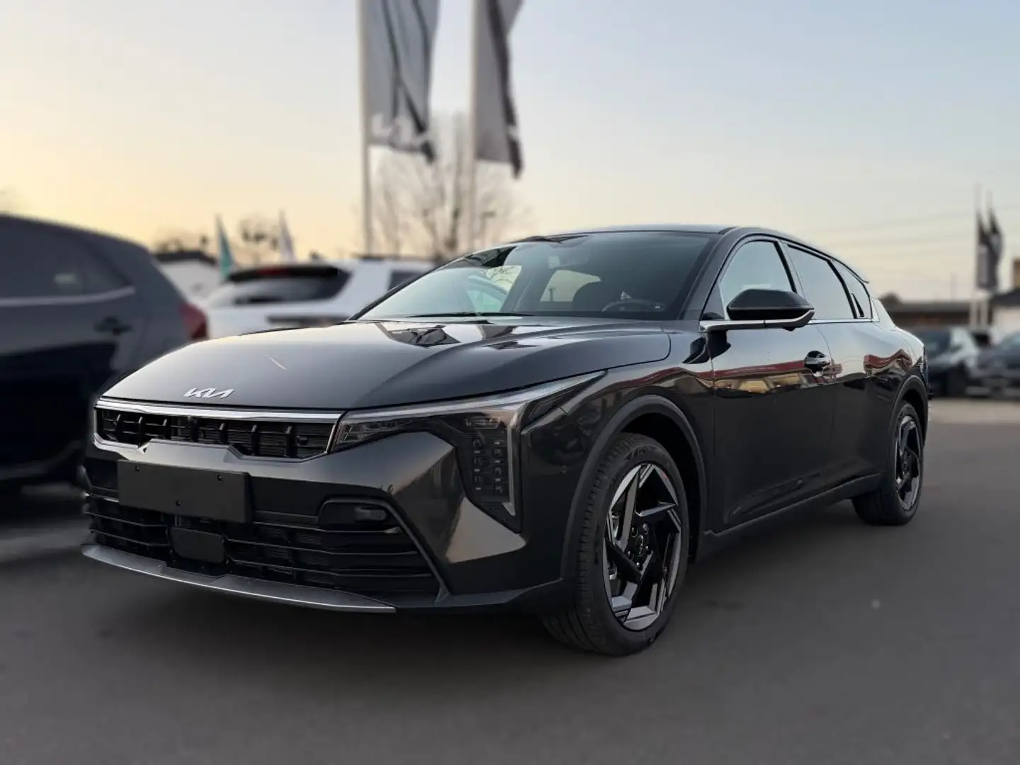 Kia K4 1.6 T-GDI DCT7 150 Spirit UVP 39.409 EUR Grau - 1