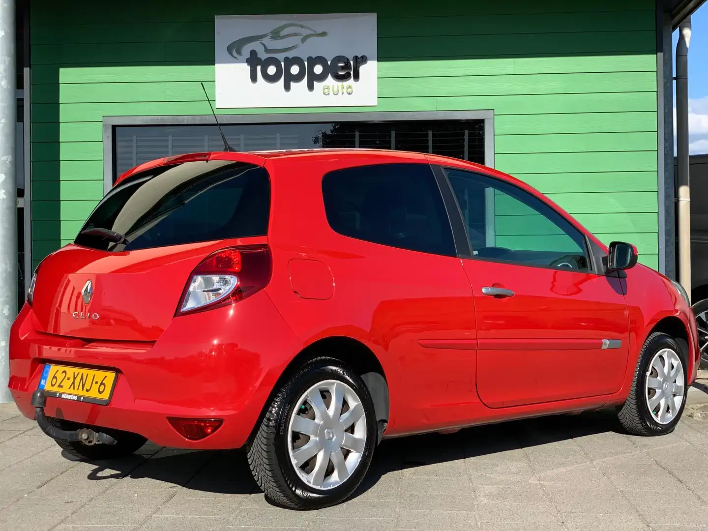Renault Clio 1.2 Authentique | Met Nieuwe APK | CruiseControl | Rood - 2