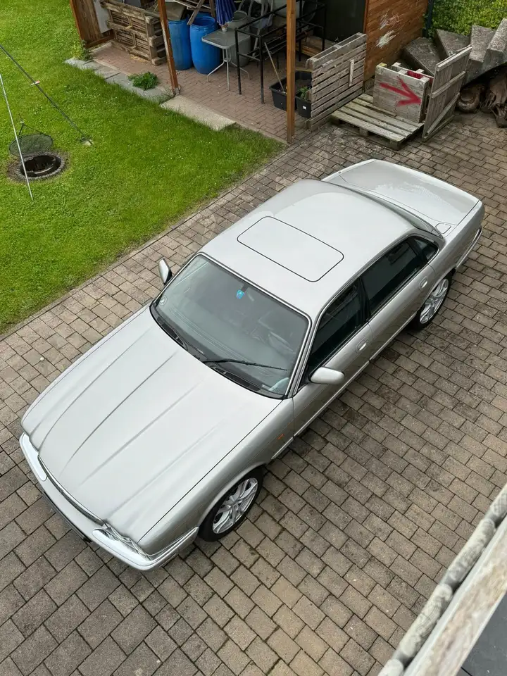 Jaguar XJ8