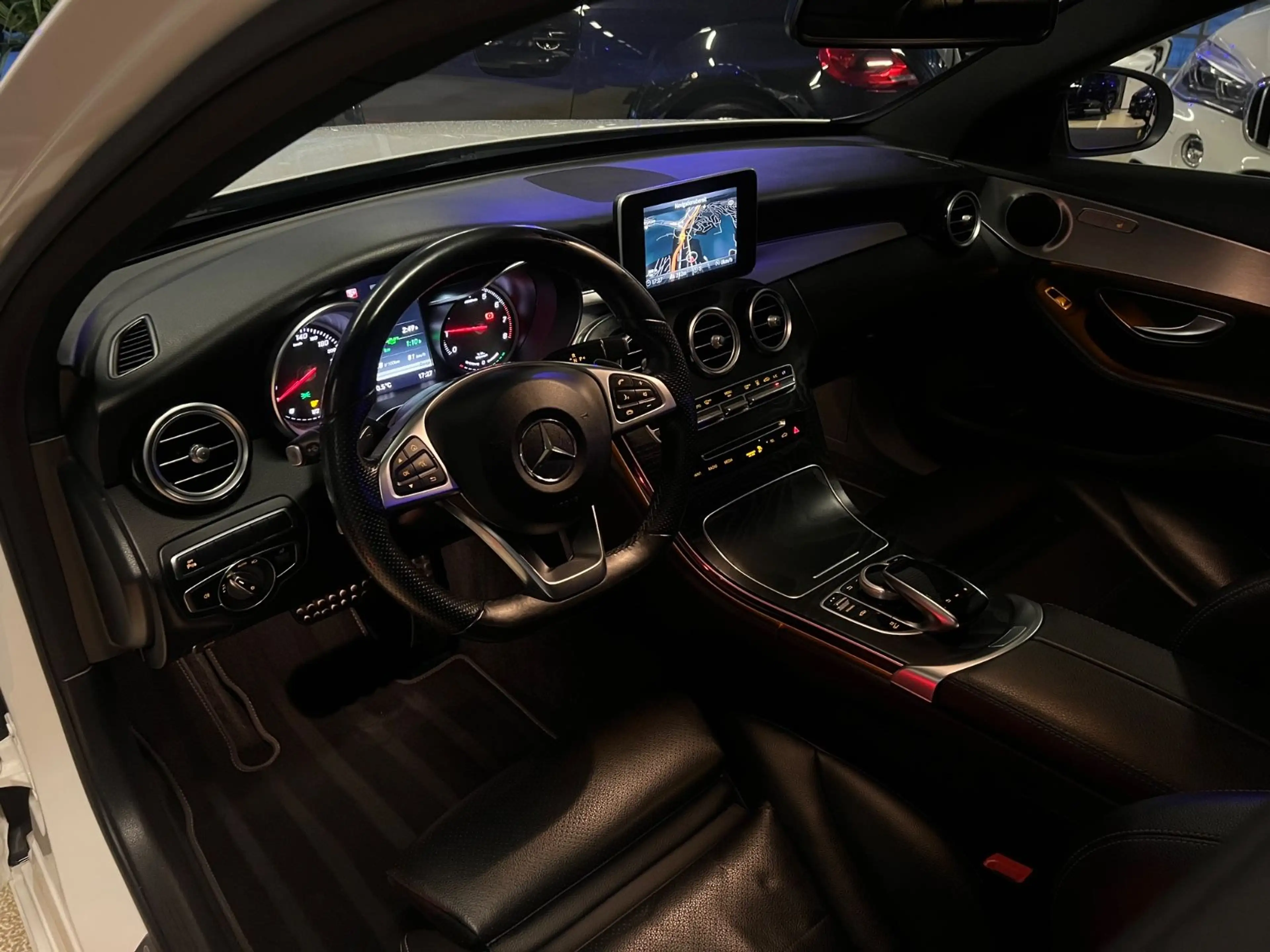 Mercedes-Benz C 350 T e Edition C AMG LINE *LED*NAVI*LEDER* — photo 11