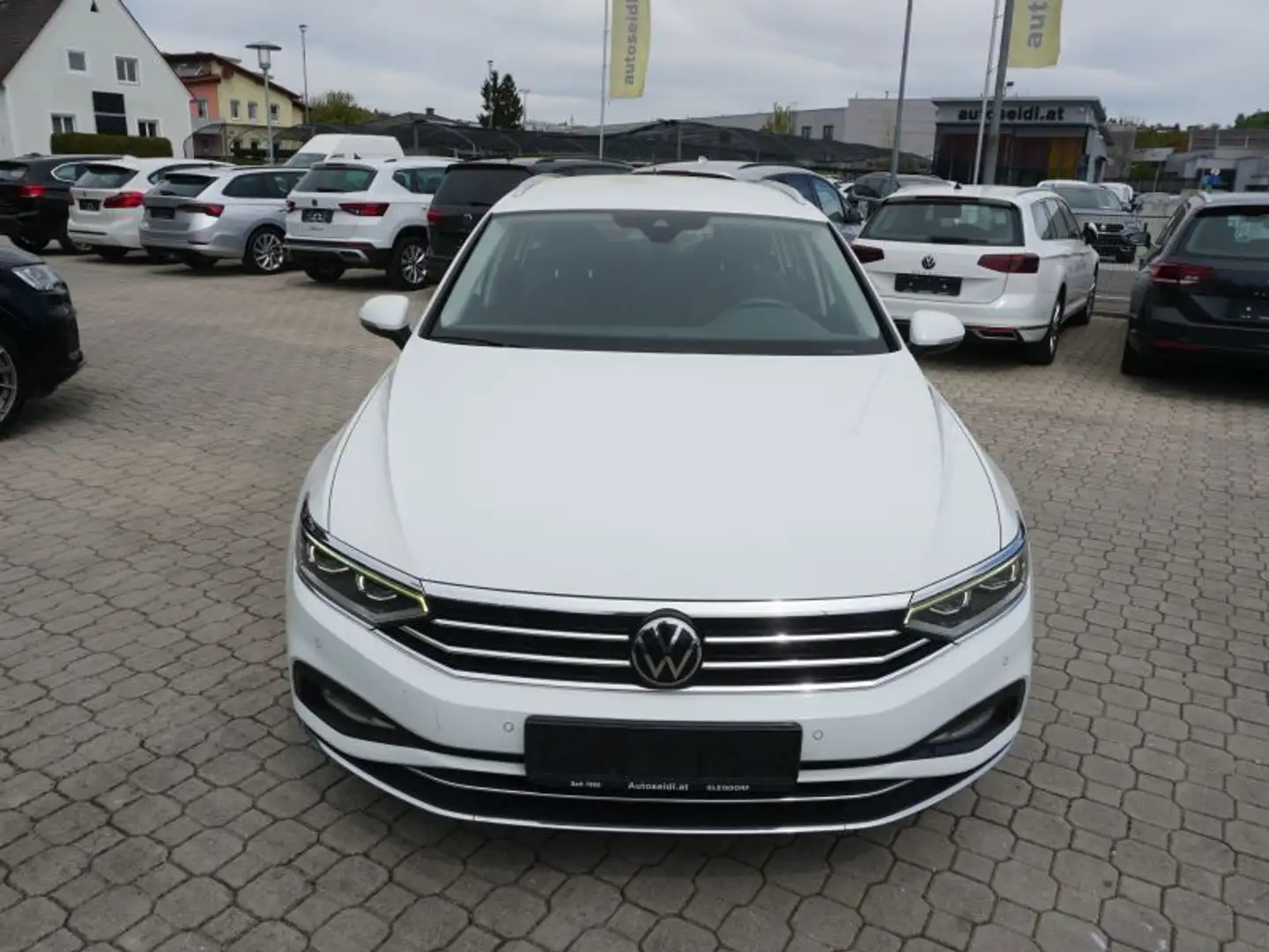 Volkswagen Passat Variant Elegance 2,0 SCR TDI DSG *MATRIX+NAVI* Weiß - 2