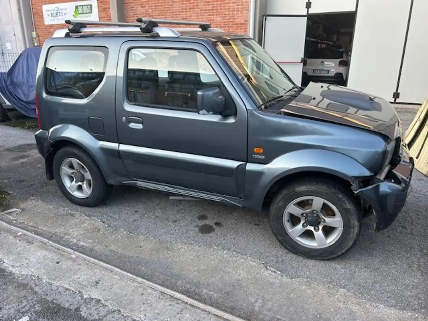 Suzuki Jimny DIESEL PELLE CERCHI IN LEGA INCIDENTATO VA IN MOTO Grau - 1