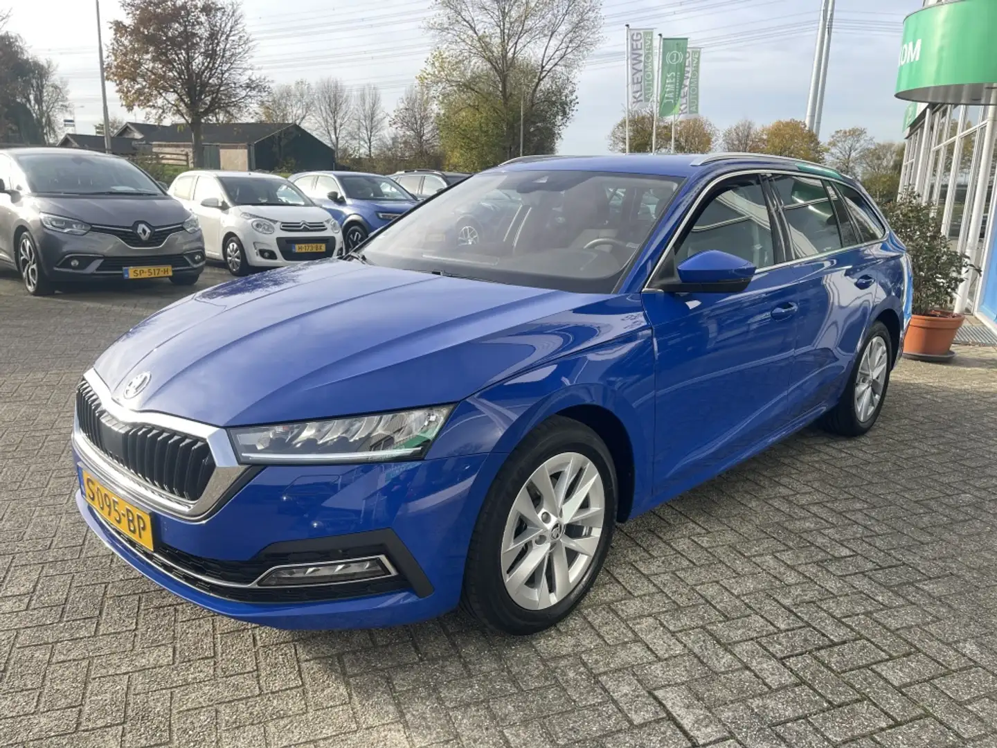 Skoda Octavia Combi 1.5 TSI Bns Ed. Plus, Carplay, Nav, Trekhaak Blauw - 2