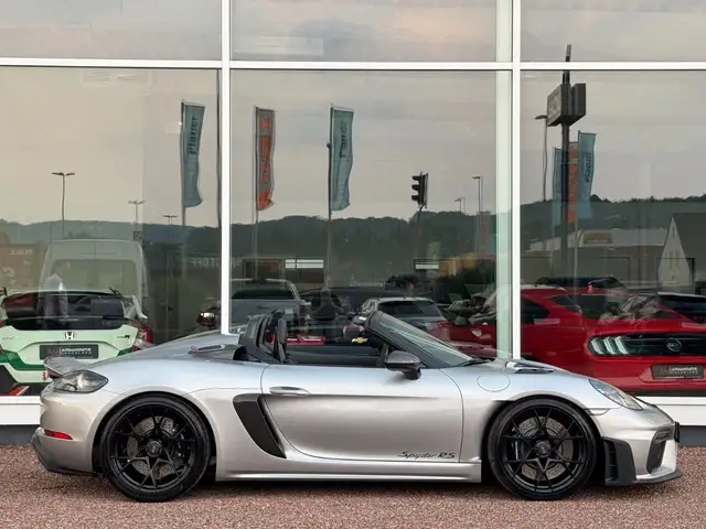Porsche 718 Spyder view 14