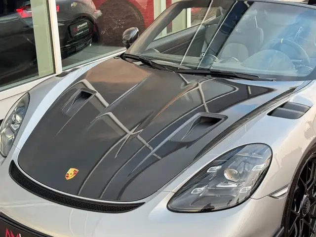 Porsche 718 Spyder view 5