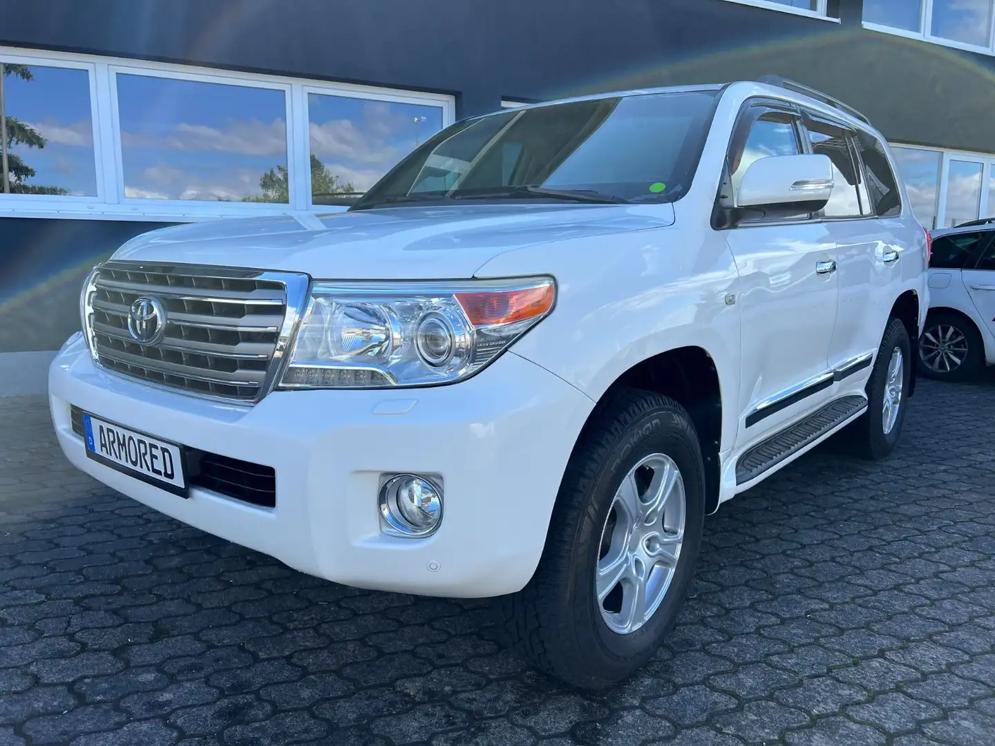 Toyota Land Cruiser 4,5 V8*J200*ARMOURED*ARMORED*B6*VR7 Weiß - 1