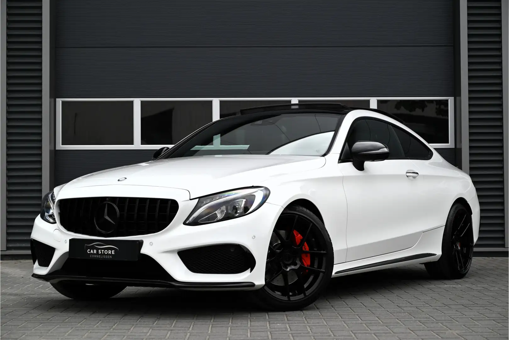 Mercedes-Benz C 250 Coupé AMG / PANO / NIGHT / LEDER / BURMESTER / 360 Blanc - 1