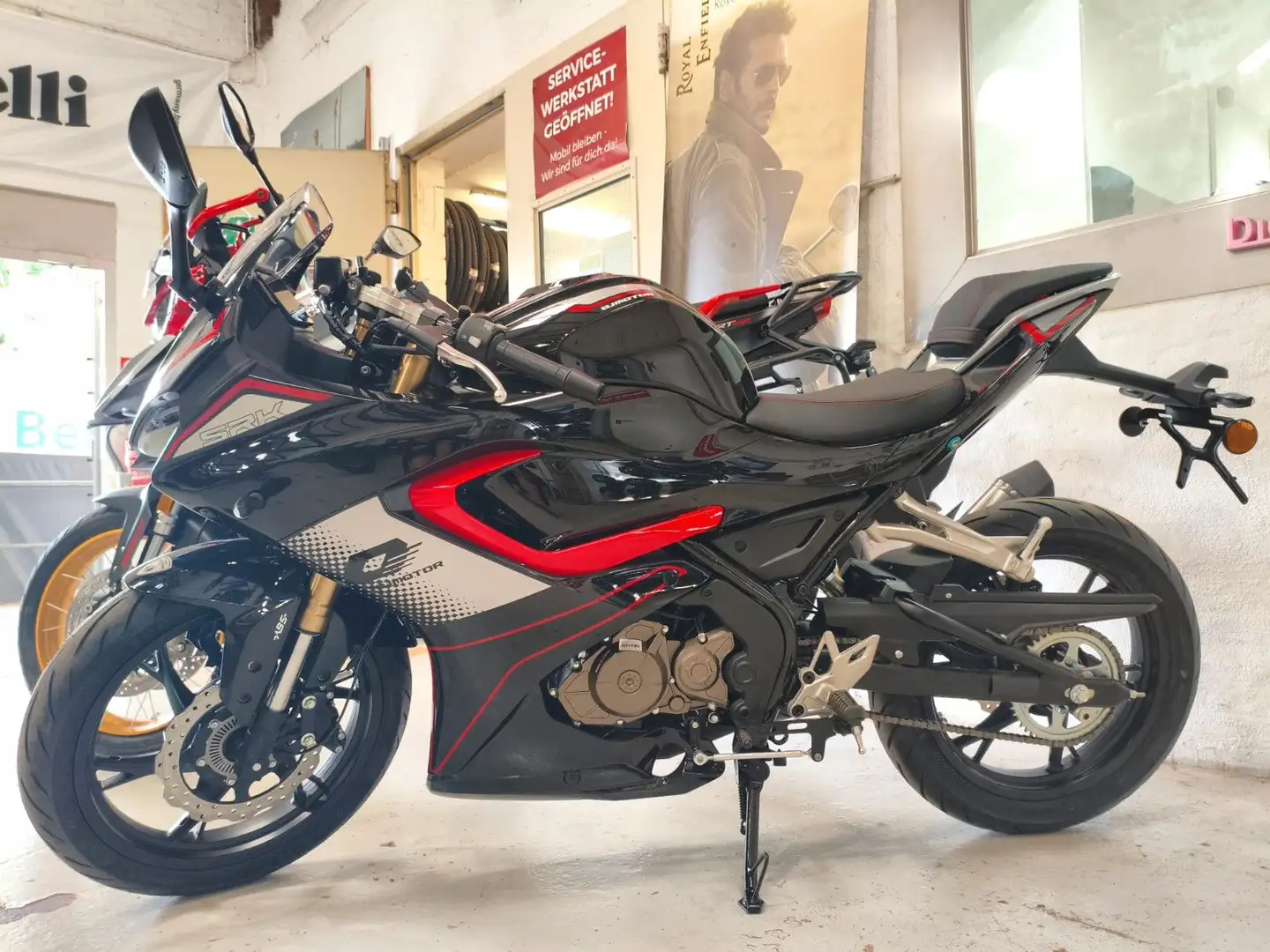 QJ Motor SRK125R - 2