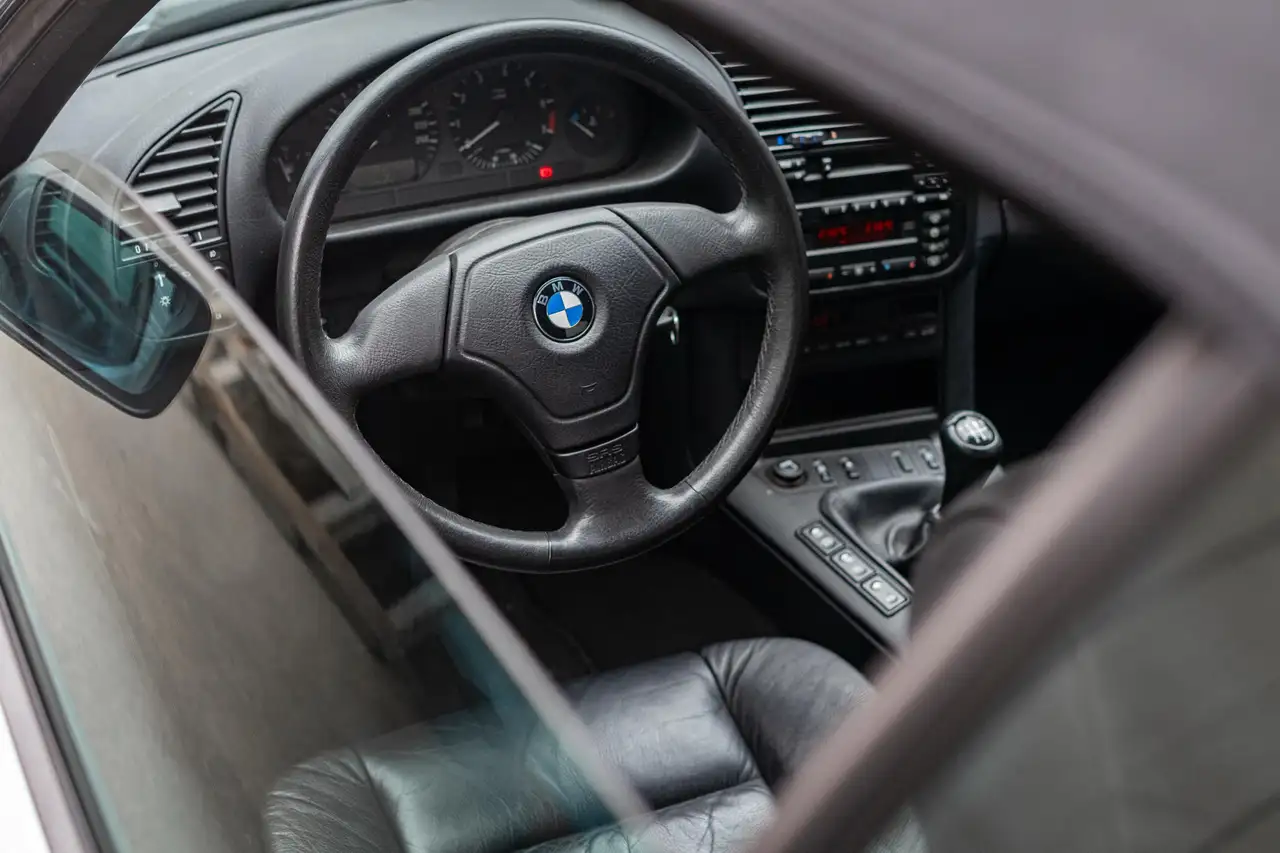 BMW 328i Worldline, foto 3