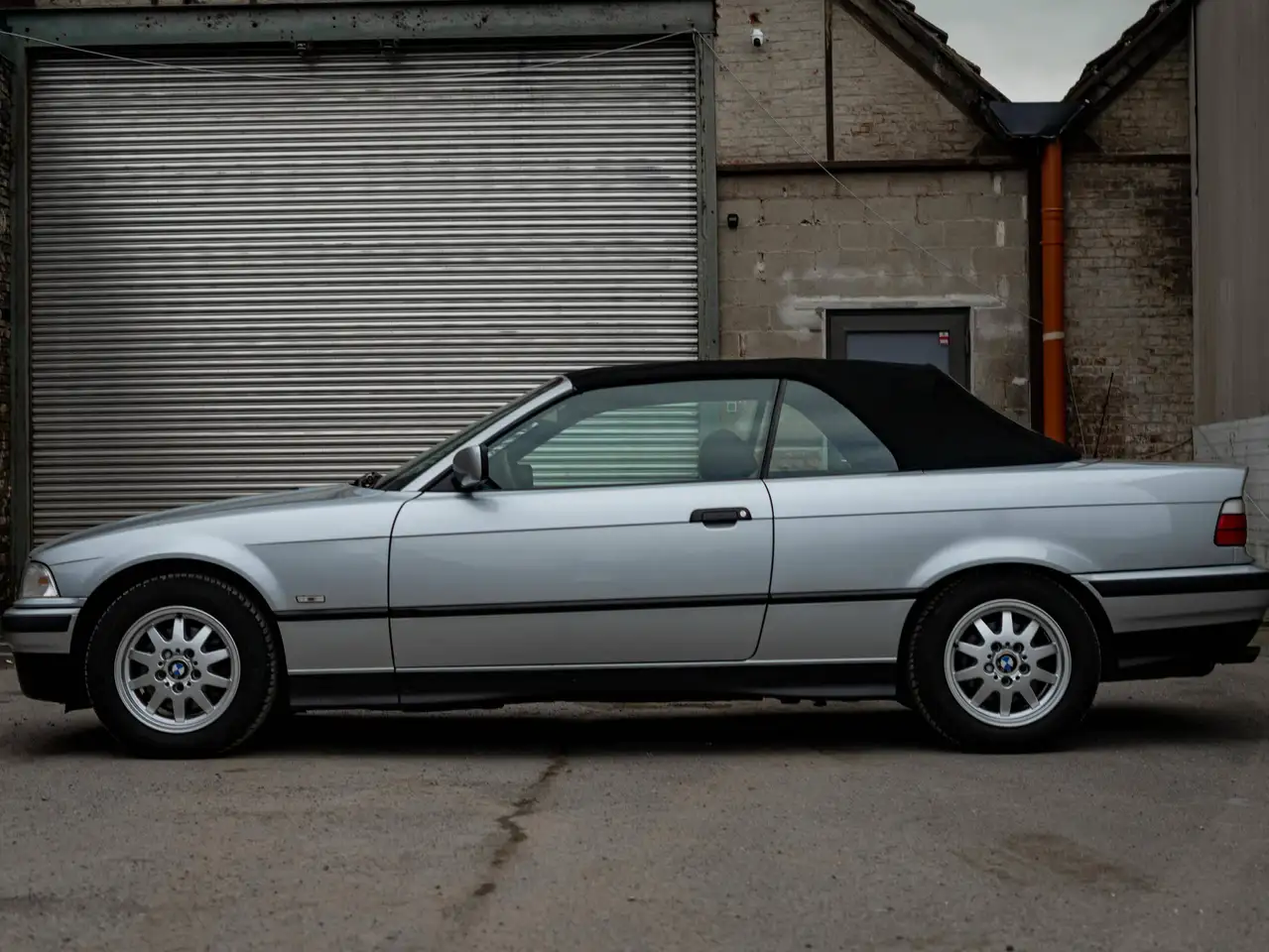 BMW 328i Worldline, foto 2