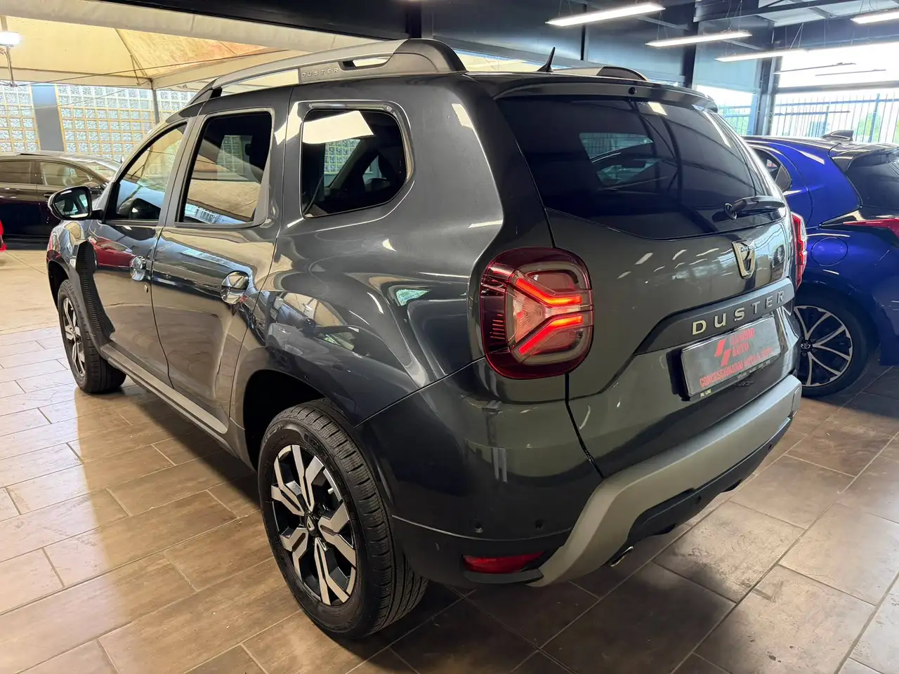 Dacia Duster 1.0 tce Comfort 4x2 90cv, миниатюра 4