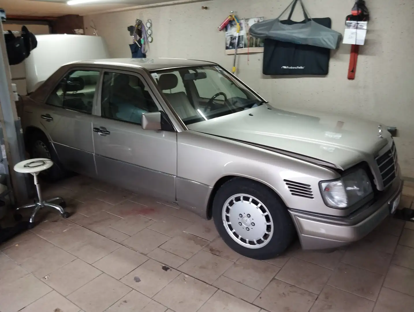 Mercedes-Benz E 300 E 300 Ds. Aut. Silber - 1