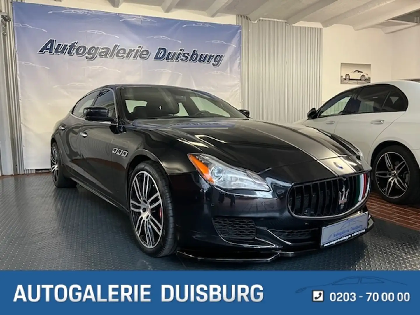 Maserati Quattroporte GTS 3.8 V8 NEUER MOTOR 19tkm Navi Leder Memory Sit Černá - 1
