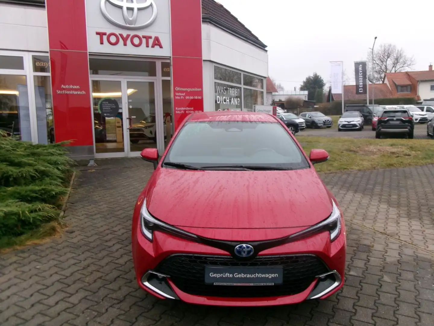 Toyota Corolla 1.8 Hybrid Team Deutschland Rot - 2