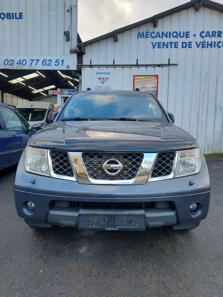 Nissan Pathfinder 2.5 dCi 174 ch Plaza A