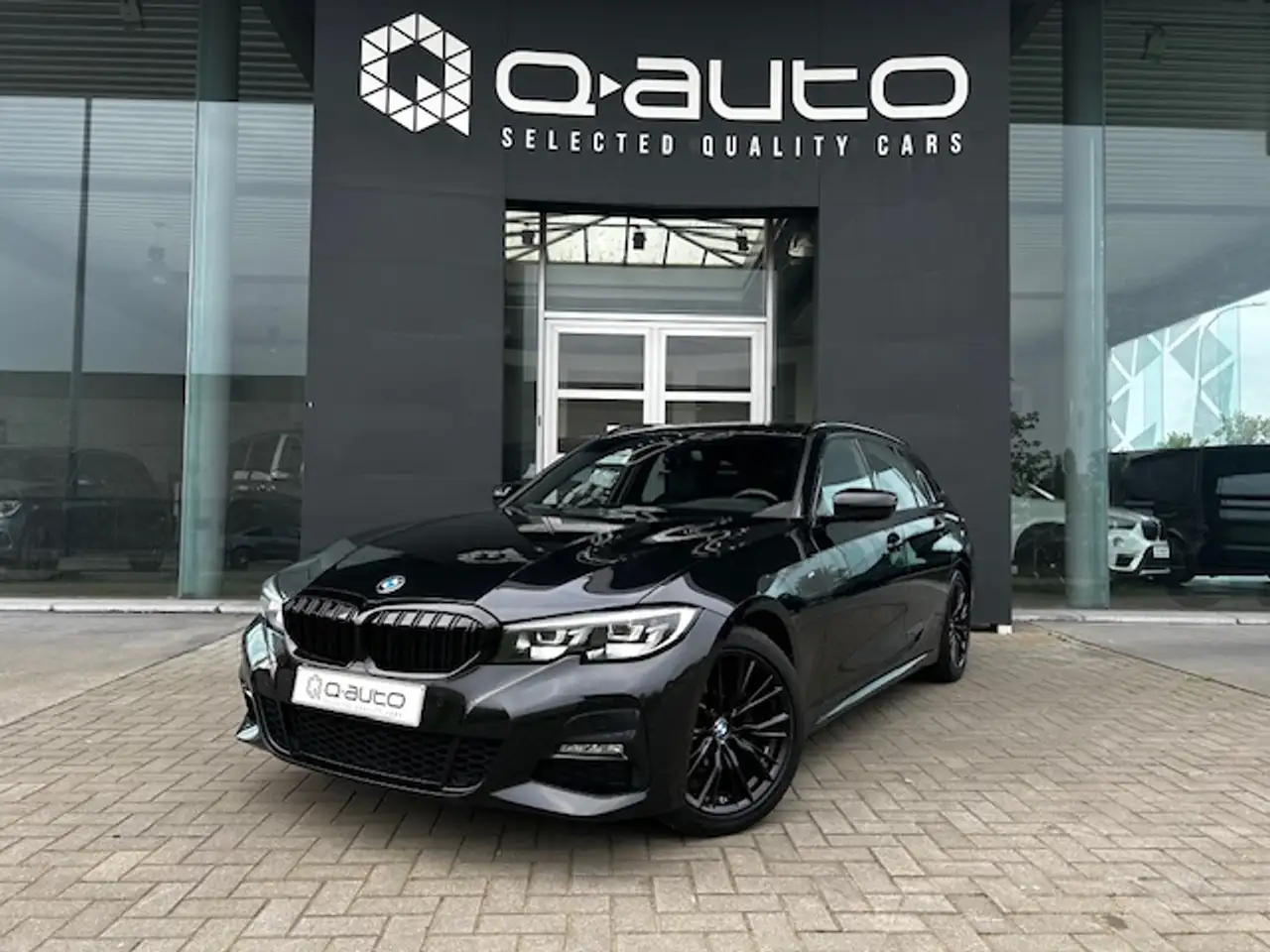 BMW 318 iA Touring M Sport / GPS + / Carplay / LED / Trekhaak / 18" / Black Pack