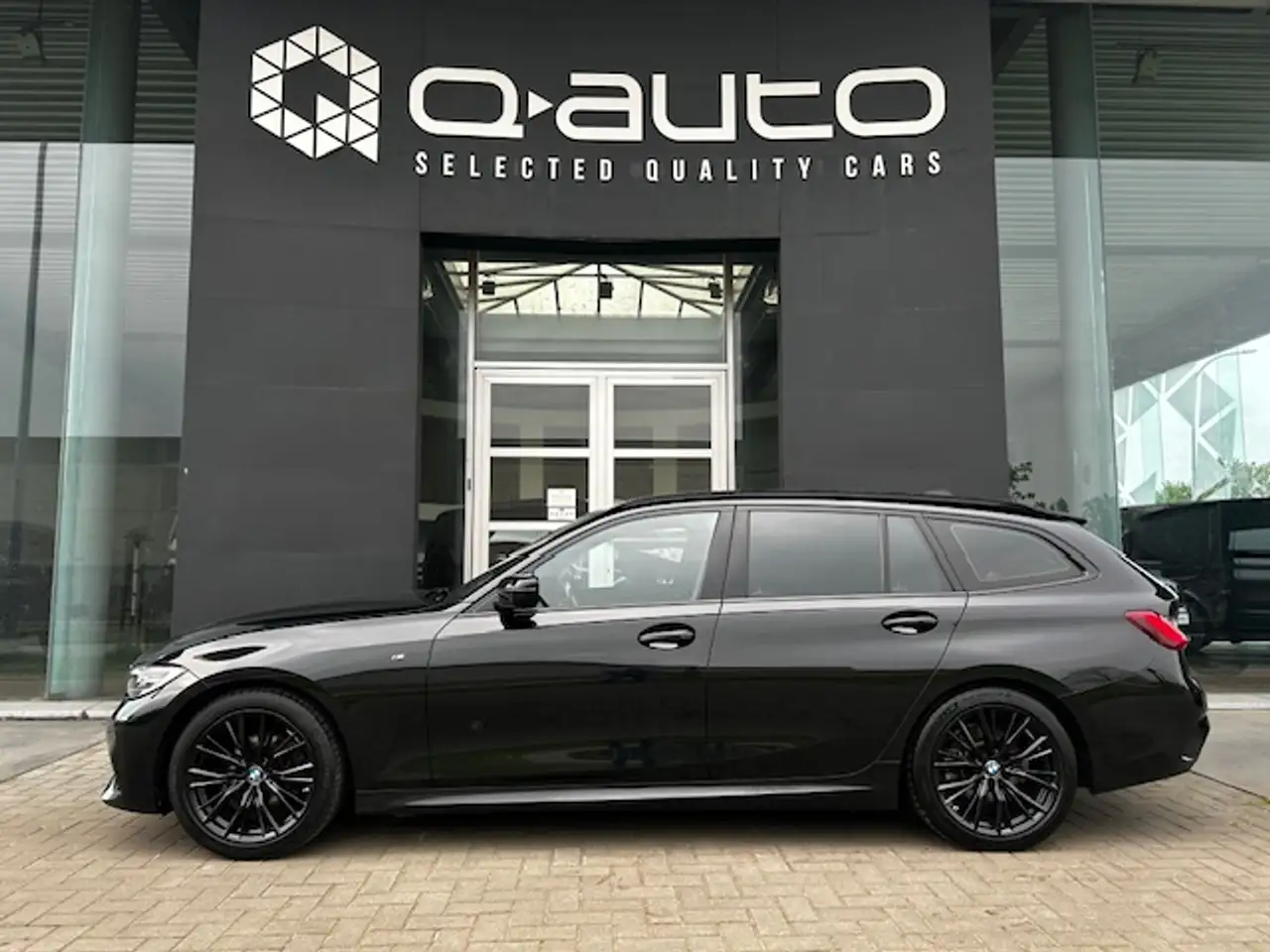 BMW 318 iA Touring M Sport / GPS + / Carplay / LED / Trekhaak / 18" / Black Pack 3