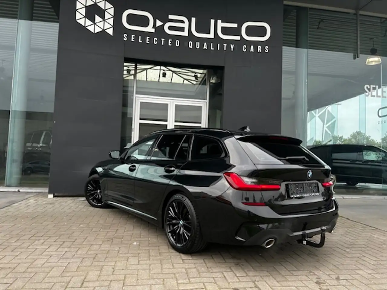 BMW 318 iA Touring M Sport / GPS + / Carplay / LED / Trekhaak / 18" / Black Pack 4