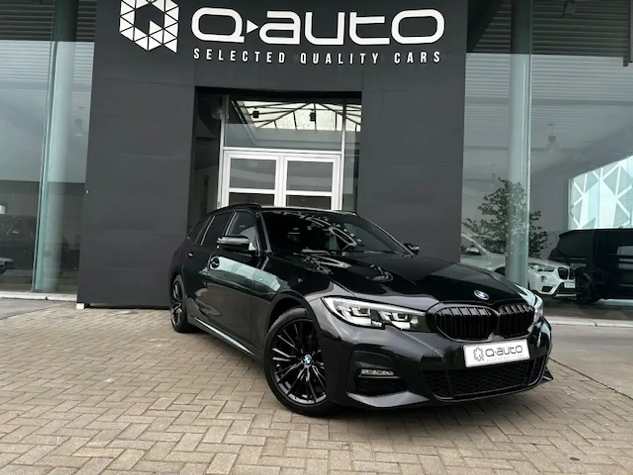 BMW 318 iA Touring M Sport / GPS + / Carplay / LED / Trekhaak / 18" / Black Pack 2