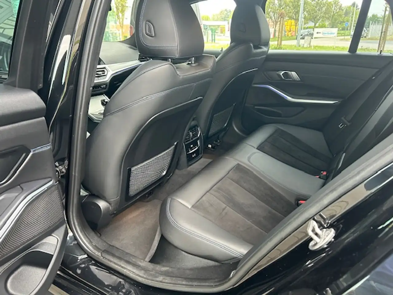 BMW 318 iA Touring M Sport / GPS + / Carplay / LED / Trekhaak / 18" / Black Pack 17