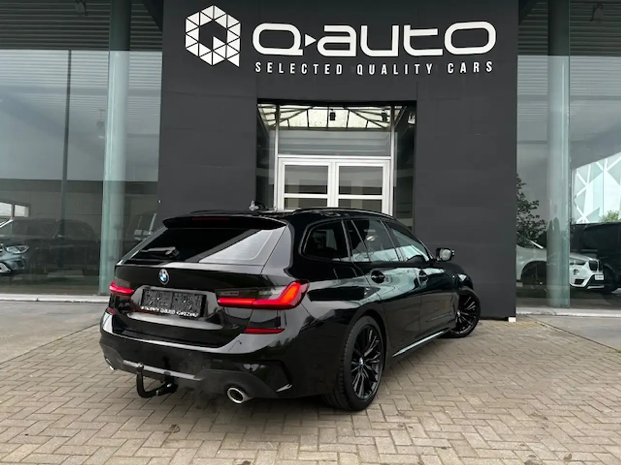 BMW 318 iA Touring M Sport / GPS + / Carplay / LED / Trekhaak / 18" / Black Pack 5