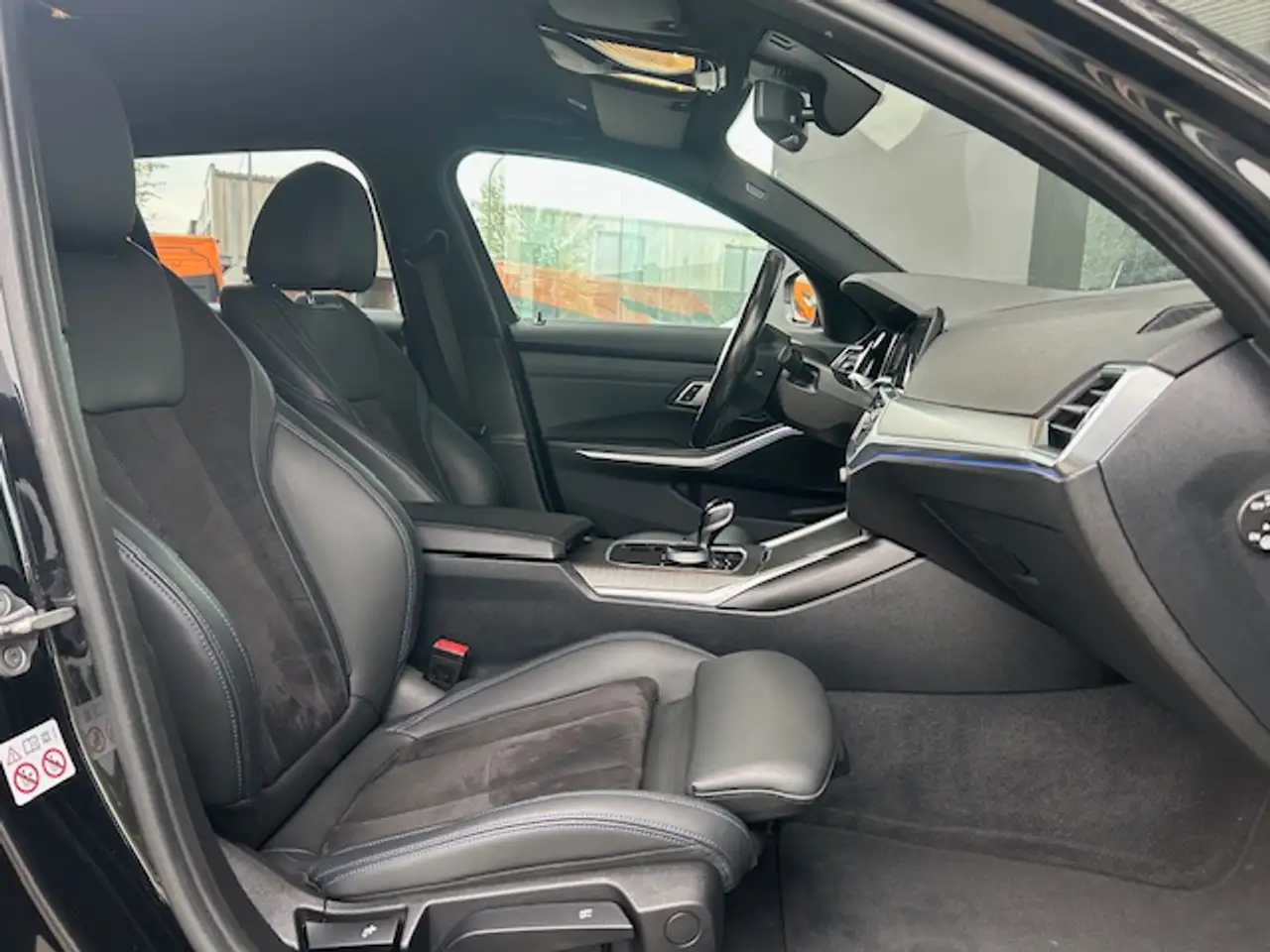 BMW 318 iA Touring M Sport / GPS + / Carplay / LED / Trekhaak / 18" / Black Pack 7